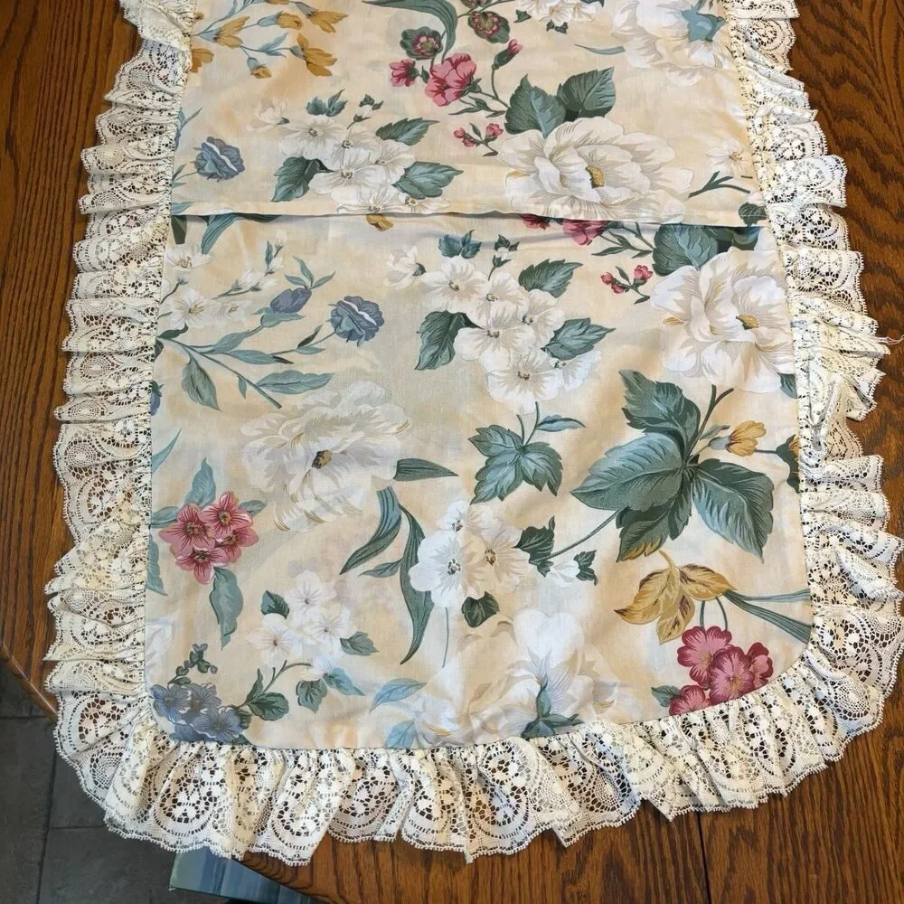 VTG Crown Crafts Williamsburg Floral Magnolia “Plantation”  King Sham Lace Trim